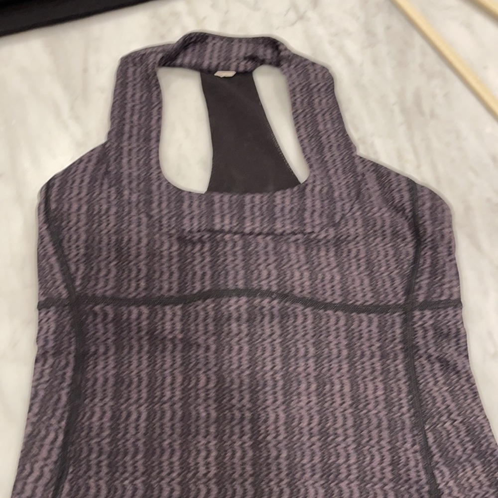 Lululemon Scoop Neck Tank Top built in sports bra size 4. - Picture 3 of 10